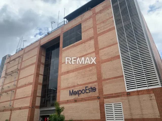 EN VENTA LOCAL COMERCIAL EN MERPO ESTE