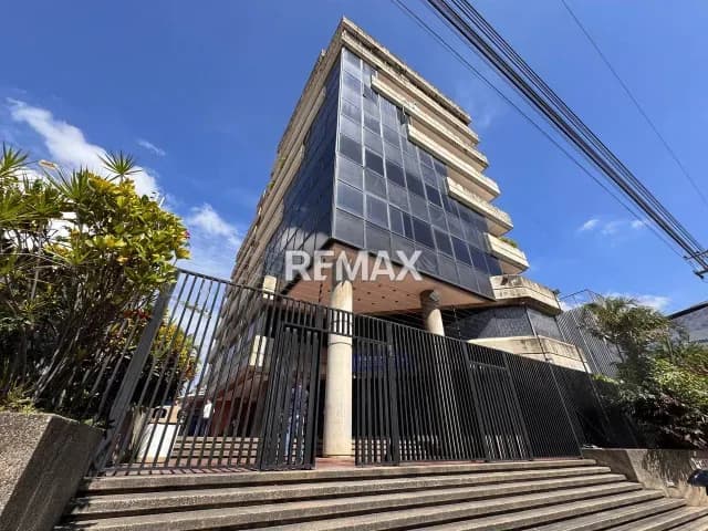 VENTA DE OFICINA EN BOLEITA SUR, MUN. SUCRE