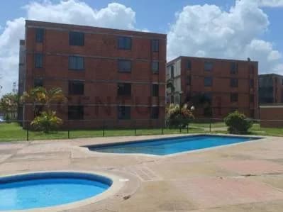 APARTAMENTO EN ALQUILER EN CONJUNTO RESIDENCIAL PLAZA GUAICA, SECTOR TIPURO.
