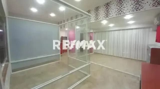 EN ALQUILER LOCAL COMERCIAL UBICADO EN EL C.C VIRGEN DEL VALLE, SECTOR TIPURO