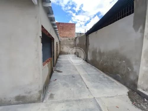 Raíces Promociona Para La Venta Un Excelente Terreno Comercial Ubicado En El Centro De Maracay015js