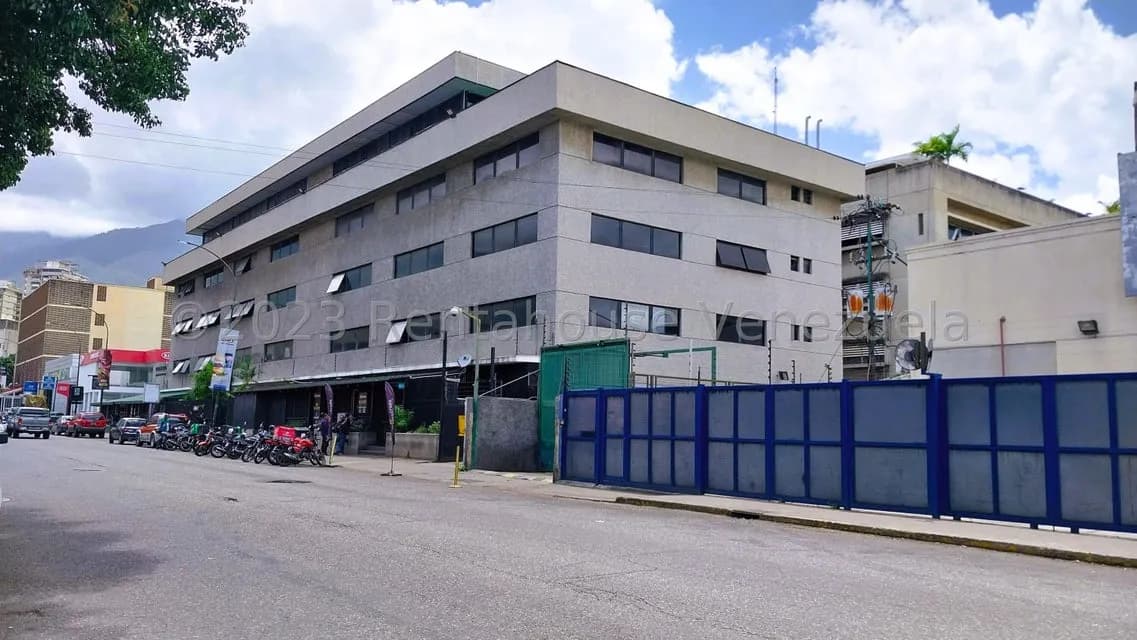 Comercial (Galpon - Deposito) en Alquiler en Los Cortijos de Lourdes, Distrito Metropolitano