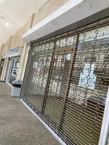 Local Comercial En El Centro Comercial Patio Trigal Gz