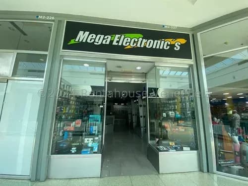 Local Comercial Disponible En Alquiler Ubicado En La Etapa Mas Importante Del Centro Comercial (inm 25-4366) Y Más Concurrida, Ideal Para Desarrollar El Negocio De Tu Interés. Solo Cliente