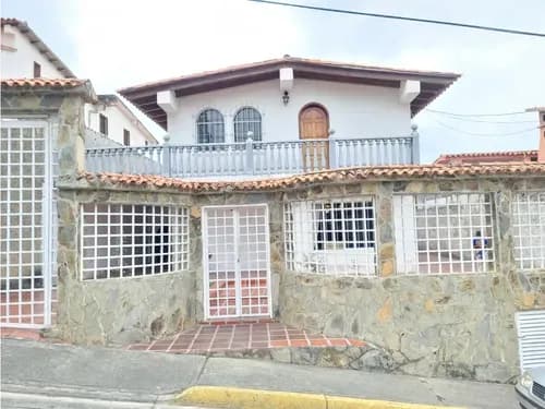 Casa En Venta Amplia De 350m2 Construcción Urb Valle Alto Los Teques