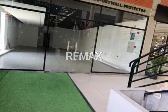 Se Alquila Local Comercial de 240 m2 nivel SD EN CC Santa Monica