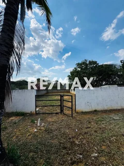 Granja productiva y residencial con tres áreas potenciales, Picadero con 3 puestos de animales, fabrica artesanal, bella y acogedora casa