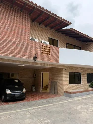 Townhouse En Venta: Mañongo Res. Alto Samán Kp-frs