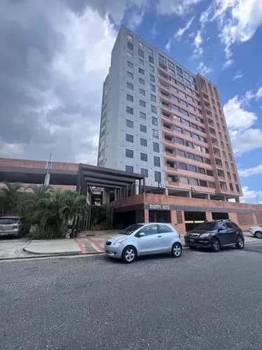 Ofrece Apartamento En Venta Residencias Monte Alto Urbanización Jardín Mañongo Naguanagua Carabobo. Área: 73 M2 Distribución: 2 Habitaciones 2 Baños (1 A Diseñar A Gusto Del Cliente) Piso 5 Co