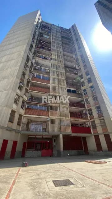 APARTAMENTO ACTUALIZADO EN ALQUILER, TORRES DEL SALADILLO AV. PADILLA MARACAIBO