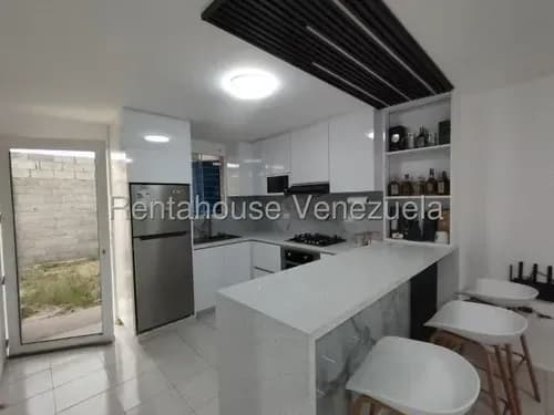 Jean Pavon Tiene Excelente Casa Moderna En Venta En La Avenida Intercomunal Cabudare Lara 26-16599