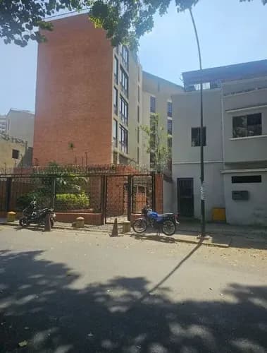 Oficina En Alquiler En La Campiña Canon Incluye El Condominio.