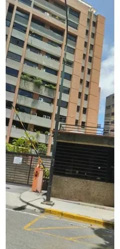 Vendo Hermosa Pb Con Terraza 279.26mts2 Las Esmeraldas 5355