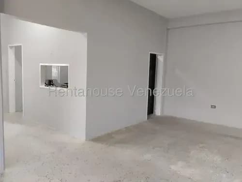 Local Comercial En Barquisimeto Zona Centro Codigo 2 6 6 2 4 7 Mildred Rent-a-house Trae Excelente Oportunidad De Alquilar Local Comercial En El Centro De Barquisimeto, Consta De Oficina, Baños, Depo