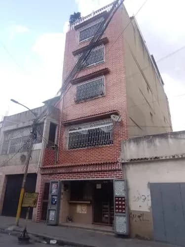 En Venta Edificio Comercial/residencial, Incluye Local Comercial A Pie De Calle En Los Magallanes De Catia