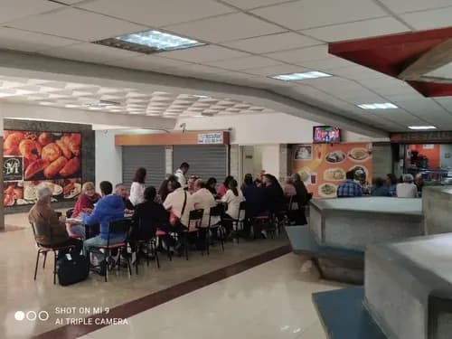 Atractivo!! Fondo De Comercio, Restaurant, Activo!!! Área De Metraje: 78m2. Con Terraza Descubierta.