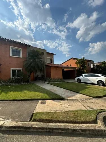 Annic Coronado Vende Exclusiva Casa En Lomas Del Country Val. Acepta Financiamiento Cód. 312182