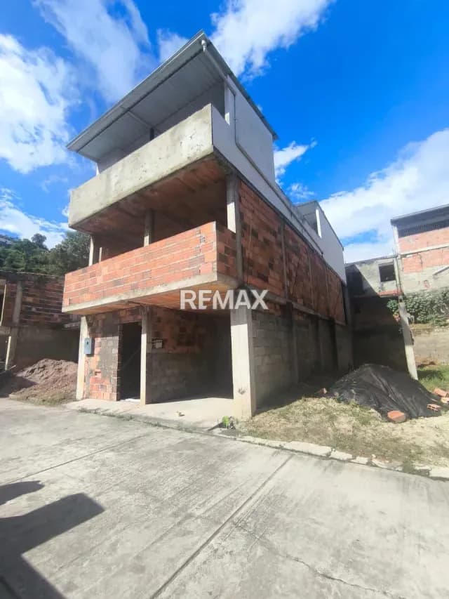 CASA EN OBRA GRIS EN VENTA