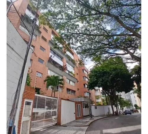 Venta De Apartamento - Las Mercedes (132m2/ 2h+s/ 3b+1/2/ 2pe)