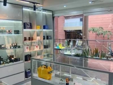 LOCAL EN VENTA INLCUYE EL FONDO DE COMERCIO E INVENTARIO DE MERCANCIA