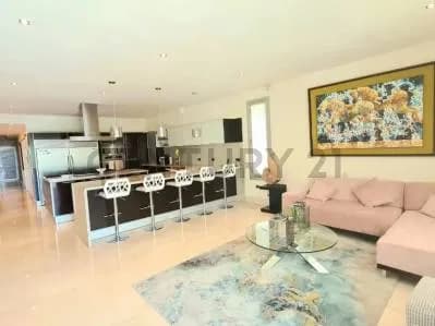 MODERNA Y MINIMALISTA VILLA EN ALQUILER