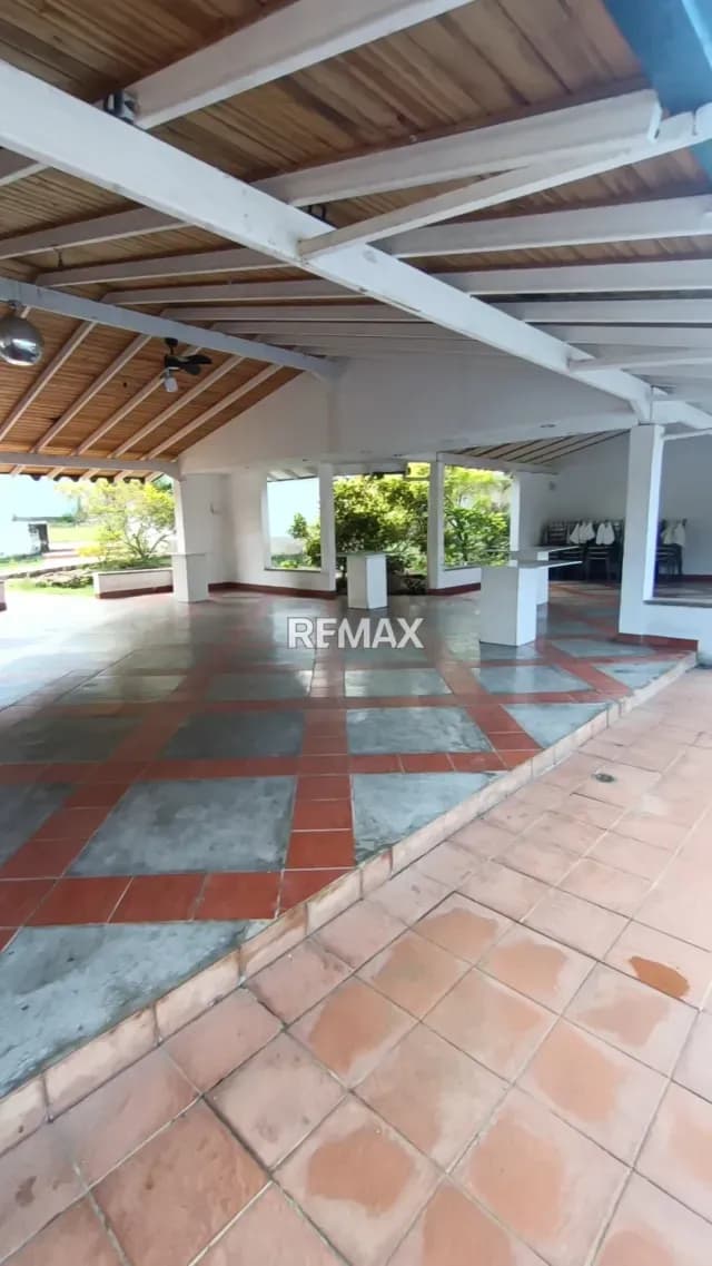 VENTA DE LOTE CON ESPACIO SOCIAL 90.000$