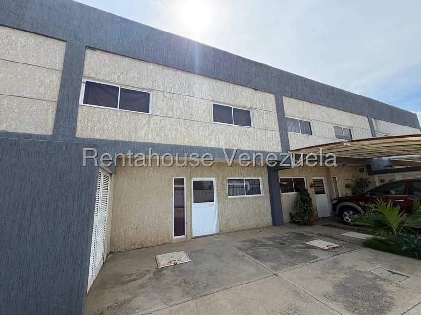 Townhouse (Multiples Niveles) en Venta en Avenida Intercomunal, Zulia