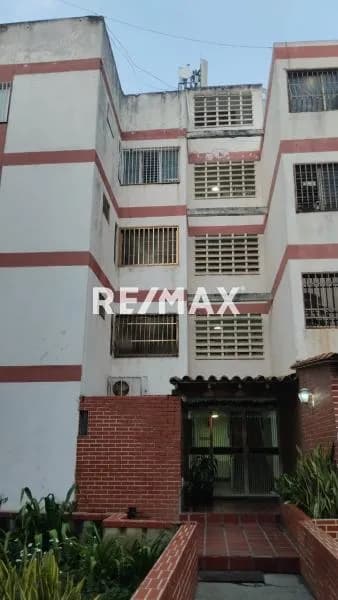 SE OFRECE EN VENTA APARTAMENTO, PISO 2. UBICADO EN CONJUNTO RESIDENCIAL SAN JOSE. AV. C. CANCAMURE, CUMANÁ, ESTADO SUCRE.