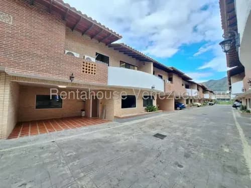 Renta House Carabobo Vende Hermoso Townhouse Res. Alto Samán Urb. Mañongo Naguanagua Mls #26-10072 Rah/jcg.