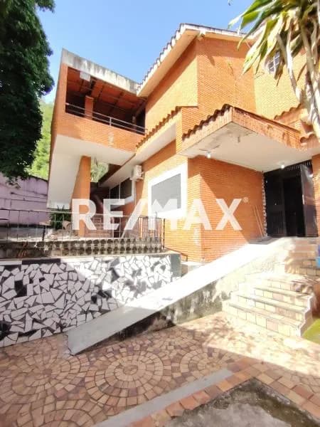 Casa Comercial O Galpón En Alquiler, San Bernardino 1400m2