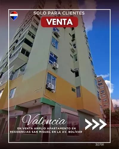 En Venta Amplio Apartamento En Residencias San Miguel En La Av. Bolívar 30791