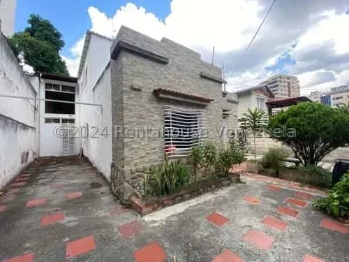 Casa En Los Palos Grandes. Ubicación Excelente. Parte Baja. 319 Mts2. Cmd 26-7667