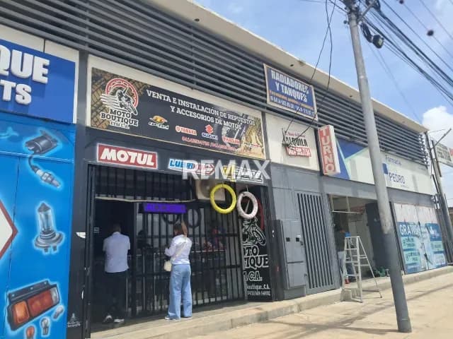 Alquiler de amplio Local Comercial en plena Avenida Florencio Jimenez con gran flujo vehivular y peatonal