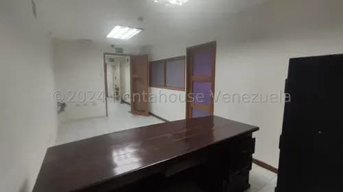 Maritza Lucena Vende Extraordinario Local Comercial En Centro De Barquisimeto, Éste Espacio Es El Lienzo Perfecto Para Dar Vida A Tus Ideas Empresariales.