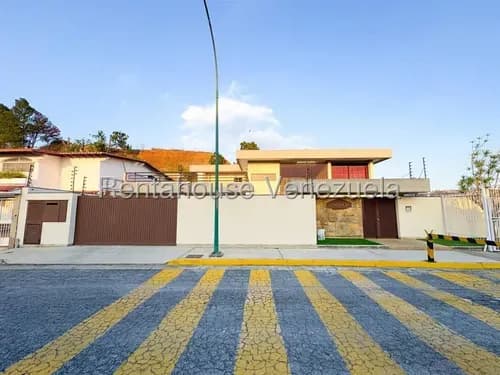 Encantadora Casa De Dos Niveles Los Naranjos Norte, En Una Calle Cerrada Yf