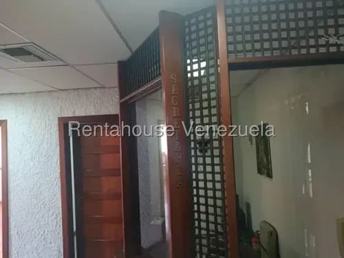 Barquisimeto, Lara # 26-1320 Aa Oficina En Venta Con Tres Despachos Y Puesto De Estacionamiento Cerca De Entes Públicos