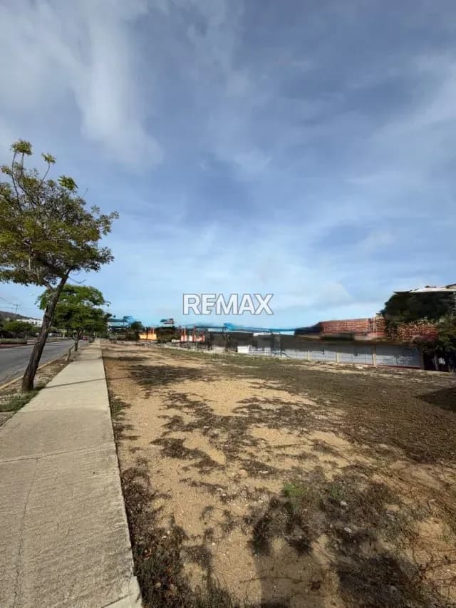 TERRENO EN VENTA EN LA AV TERRANOVA