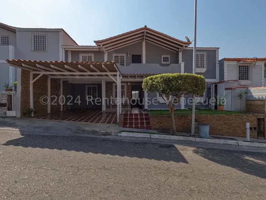 Casa (Multipes Niveles) en Venta en Via el Ujano, Lara
