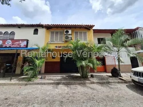 Estefani Salon R.a.h Vende Casa De 12 Habitaciones-5 Baños- 1local Comercial Ubicada En La Mora Cabudare /26-16184