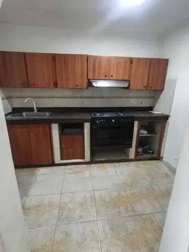 Apartamento En Naguanagua Conj Resd Las Quintas De Naguanagua (piso Bajo) 80 Mts 3 Habitaciones 2 Baños Cocina Empotrada Tanque Cilindríco De 500lts Aires Acondicionados 1 Puesto De Estacionamie
