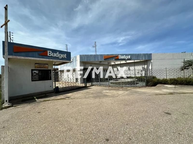 EN VENTA LOCAL EN LA AV. 31 DE JULIO VIA A PLAYA EL AGUA - ISLA DE MARGARITA