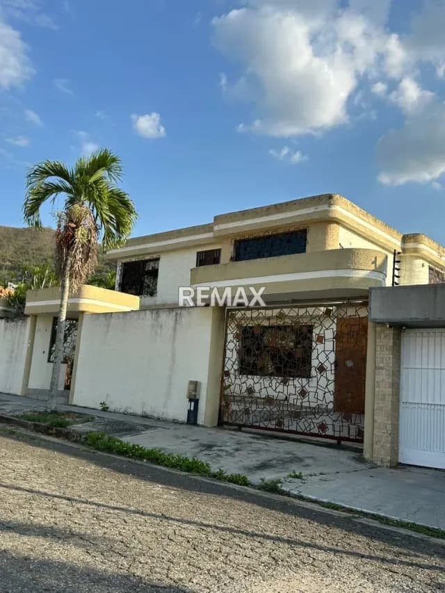 Casa en venta en calle cerrada
