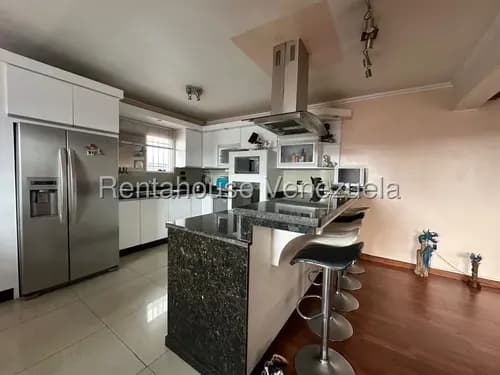 Casa De 5 Niveles En Venta - Colinas De Los Chaguaramos - Mls #26-4478 Ag