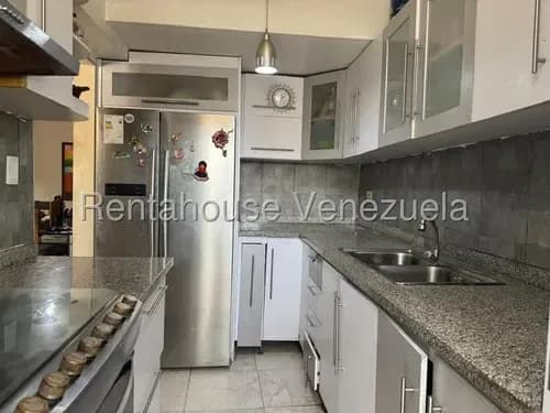 Apartamento Remodelado En Venta En La Parroquia Altagracia. Cira Simancas Mls #25-14758