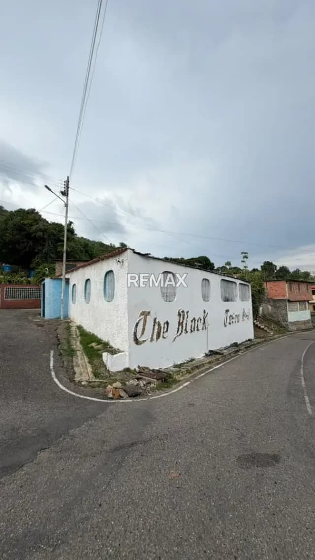 ¡OPORTUNIDAD DE INVERSIÓN COMERCIAL EN EL BAÑO DE MOTATÁN!