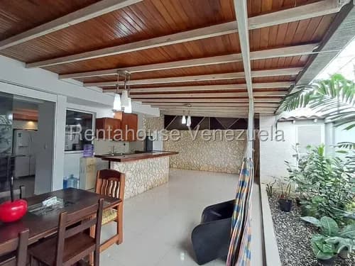 Ana Karina Molleja Vende Bella Casa Con Tanque Subterraneo, Ubicada En Los Rastrojos, Cabudare Lara /akm