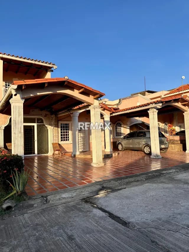 EN VENTA: URB. VALLE DE LUNA - TIPURO
