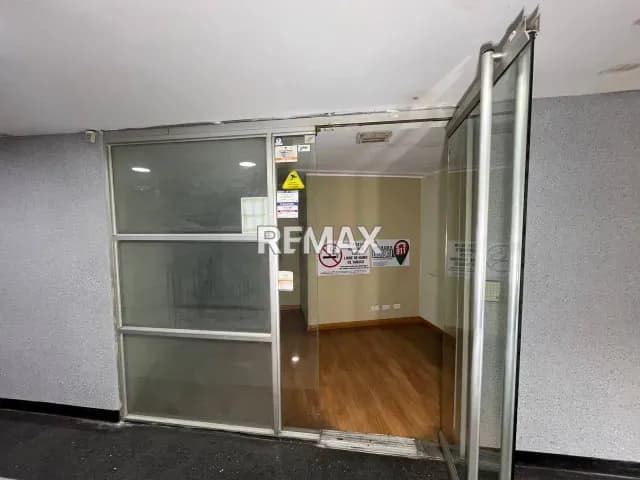 Exclusiva Oficina Comercial en Venta – Centro Lido, El Rosal