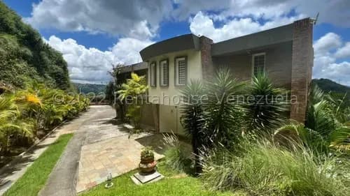 Lld/ Casa En Venta En La Exclusiva Urbanización Colinas De La Lagunita Sur 25-7715