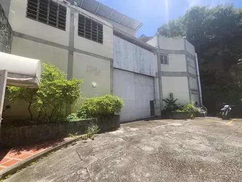 Galpón En Venta A Pocos Metros De La Universidad Santa María